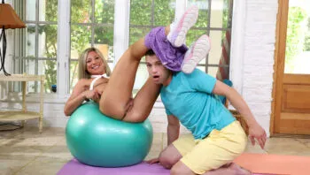 Stepmoms Hot Body Energizes Me